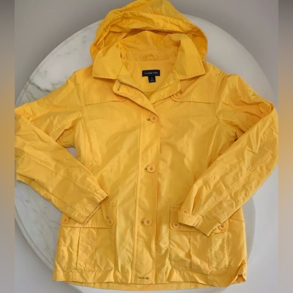 Land’s End Women’s yellow rain jacket in size small (6-8). Coastal style
